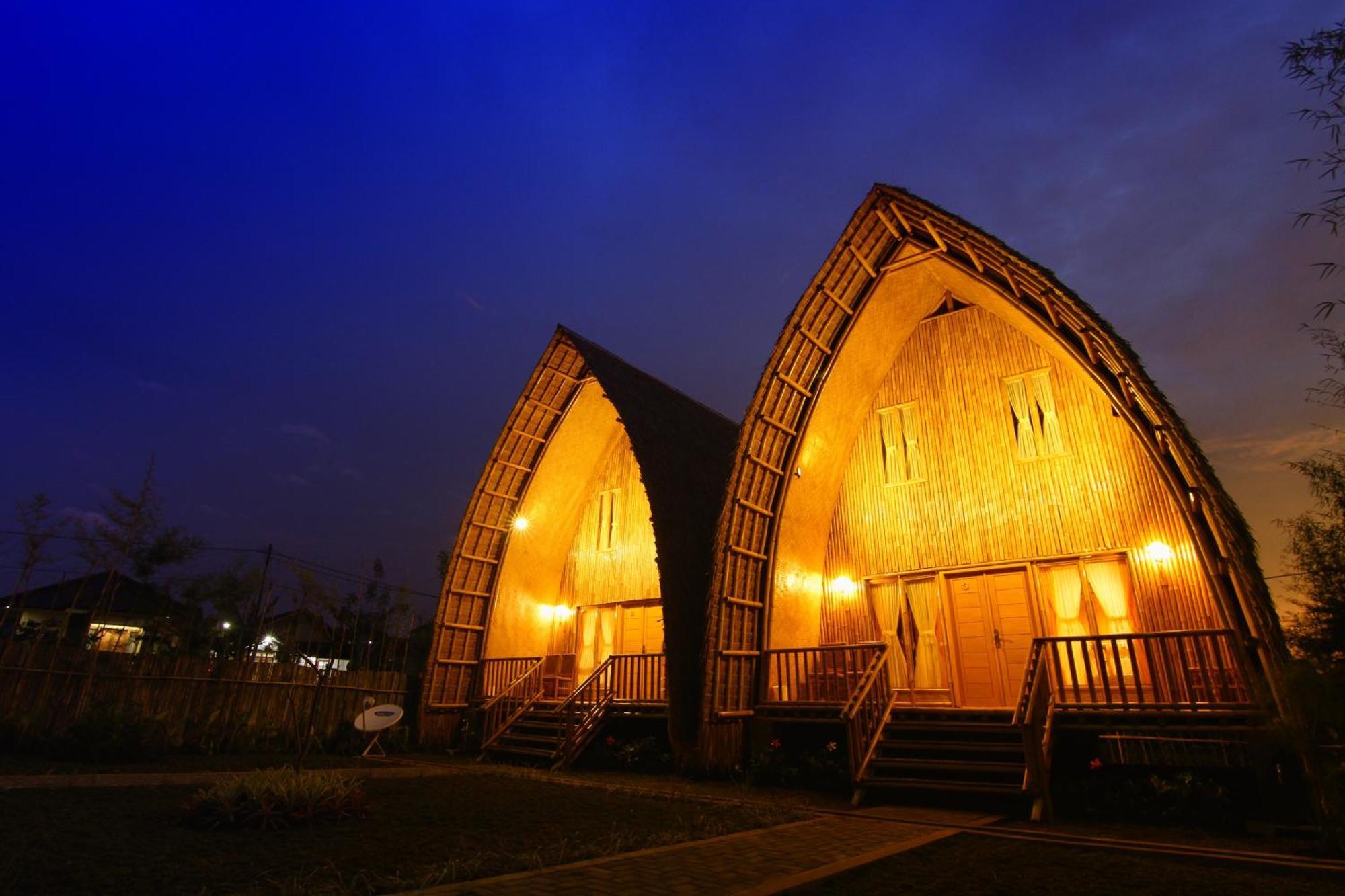 Villa Chavaminerva Bambu - Lembang Cikareumbi Exterior photo